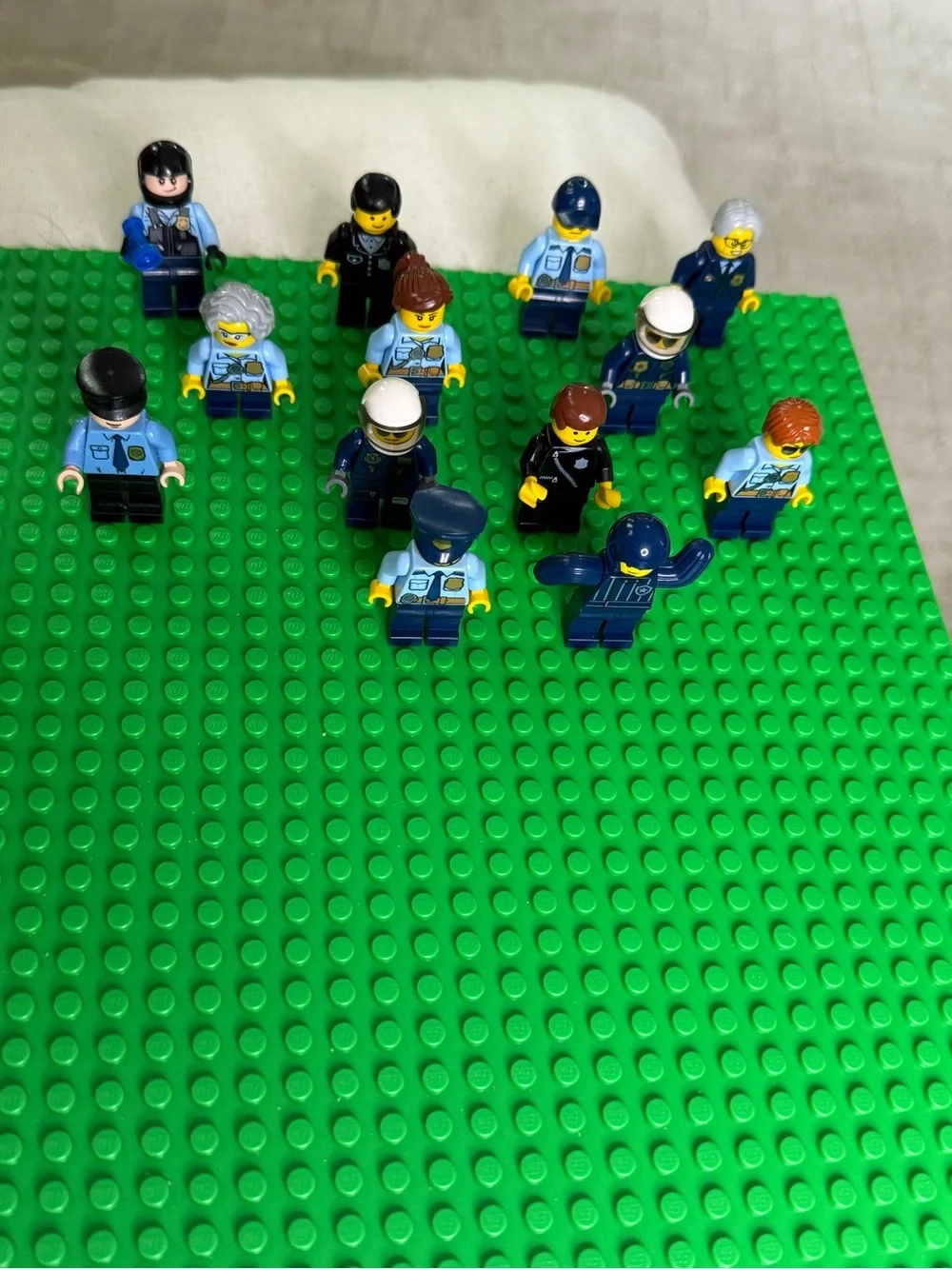 LEGO® City Police Force Mega-Lot | 13 Minifigures & Baseplate